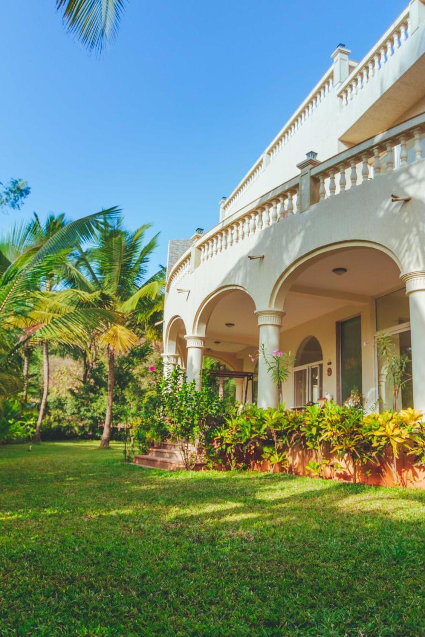 Saffronstays La Casa Maestro, Kashid - Spanish-Style Luxury Villa Near Kashid Beach Exterior photo